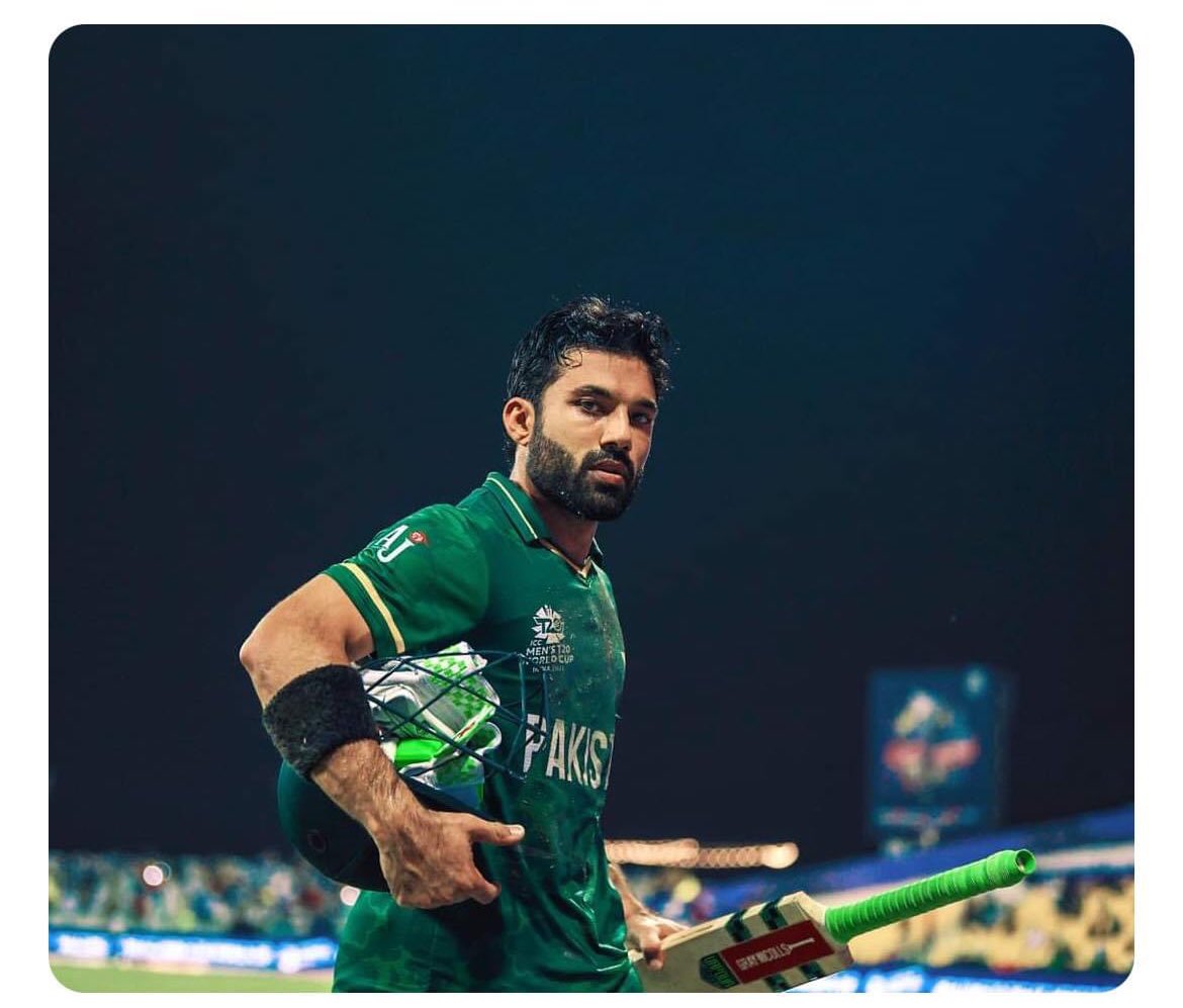 Callmemaggiee1's tweet photo. @iMRizwanPak Huge respect for him for playing with a such class after being critically ill . RIZUUU bhai you own a special place in our hearts ♥️♥️ 
 #PAKvAUS #Pakistan #PakistanCricketTeam #Rizwan #BabarAzam https://t.co/uGbDDhP9NM