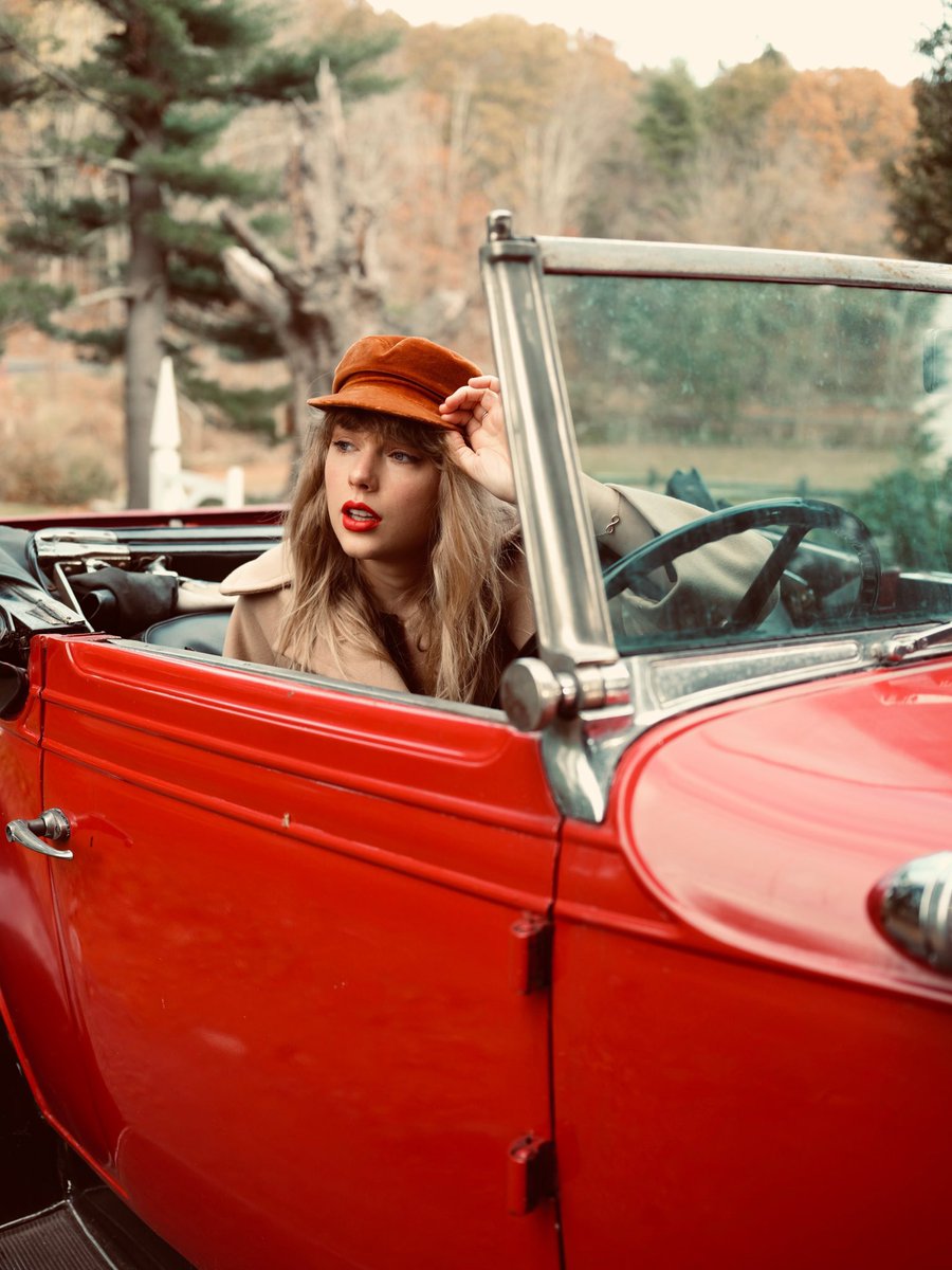 TSUpdatesPY's tweet photo. "Red is about to be mine again, but it has always been ours." -  Taylor Swift (2021)
#RedTaylorsVersion https://t.co/4oiwWj9HfR