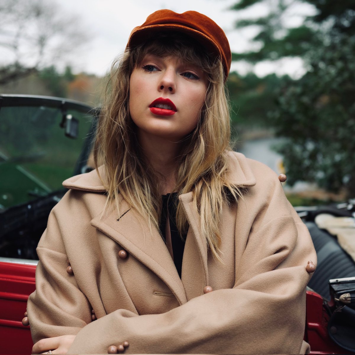 New picture Taylor Swift for Red TV