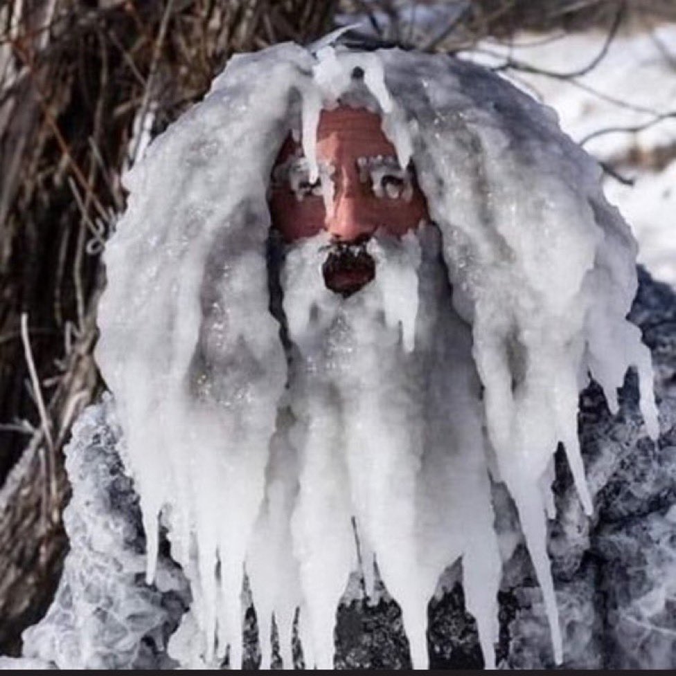 Aklanda kahvaltı yapıyorum