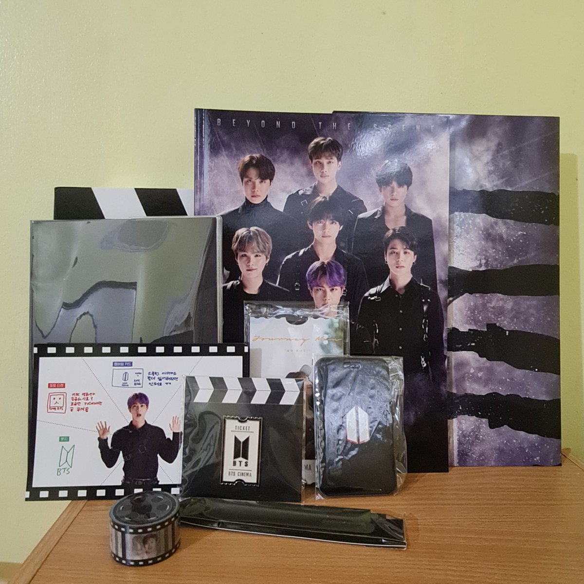 dearMaria_ph's tweet photo. WTS LFB | PH 🇵🇭 | ONHAND #dearMariaitems

BTS 6TH ARMY MEMBERSHIP KIT

💖 COMPLETE
💸 1,150 + lsf [PAYO]
🚚 GGX, SCO, SDD

🏷 bangtan namjoon rm seokjin jin suga yoongi j-hope hobi hoseok jimin taehyung v jungkook jk | pc poca photocard https://t.co/snJ78iMshe