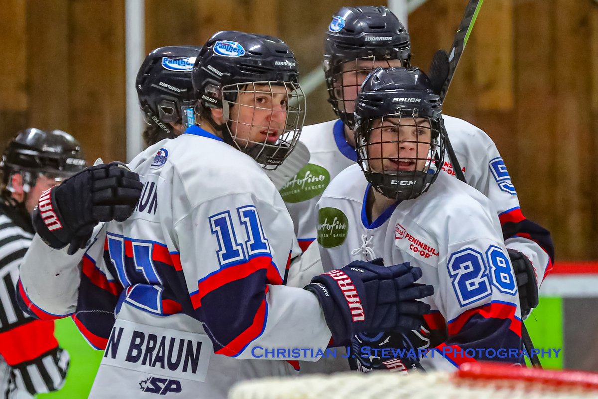 ppanthersvijhl's tweet photo. @ppanthersvijhl pull out a Remembrance Day 4-3 squeaker against the @SaanPredators in the friendly confines of @Panorama_Rec.  All details on the home-and-home sweep over the Preds up at https://t.co/xTgrkXSu76 NOW!  #ppants https://t.co/52F6rRu0yO