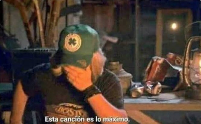 hjlt91's tweet photo. *suena cualquier canción de red tv*

yo automáticamente:
 #RedTaylorsVersion https://t.co/7txa1TGcNf