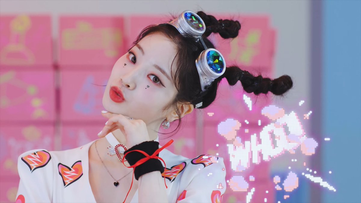 KDHLOOKS's tweet photo. dahyun in this look is sooooo
#DAHYUN #다현 https://t.co/A662Mhj0ME
