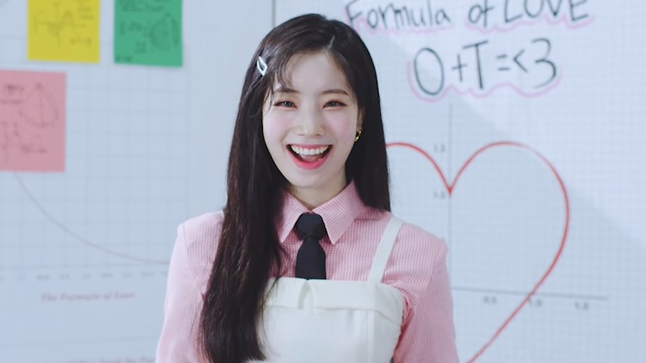 archivedkdh's tweet photo. KIM DAHYUN IS THE MOMENT https://t.co/YMLug9ekNS