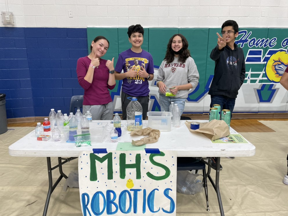 MHSRoboticsEPTX's tweet photo. Around the same time of our marketing peeps going at it, we had our booth at the wellness fair, which had a great turnout due to our amazing members and the lava lamps of course 😎
#WellnessNight https://t.co/o7b42JtoCs