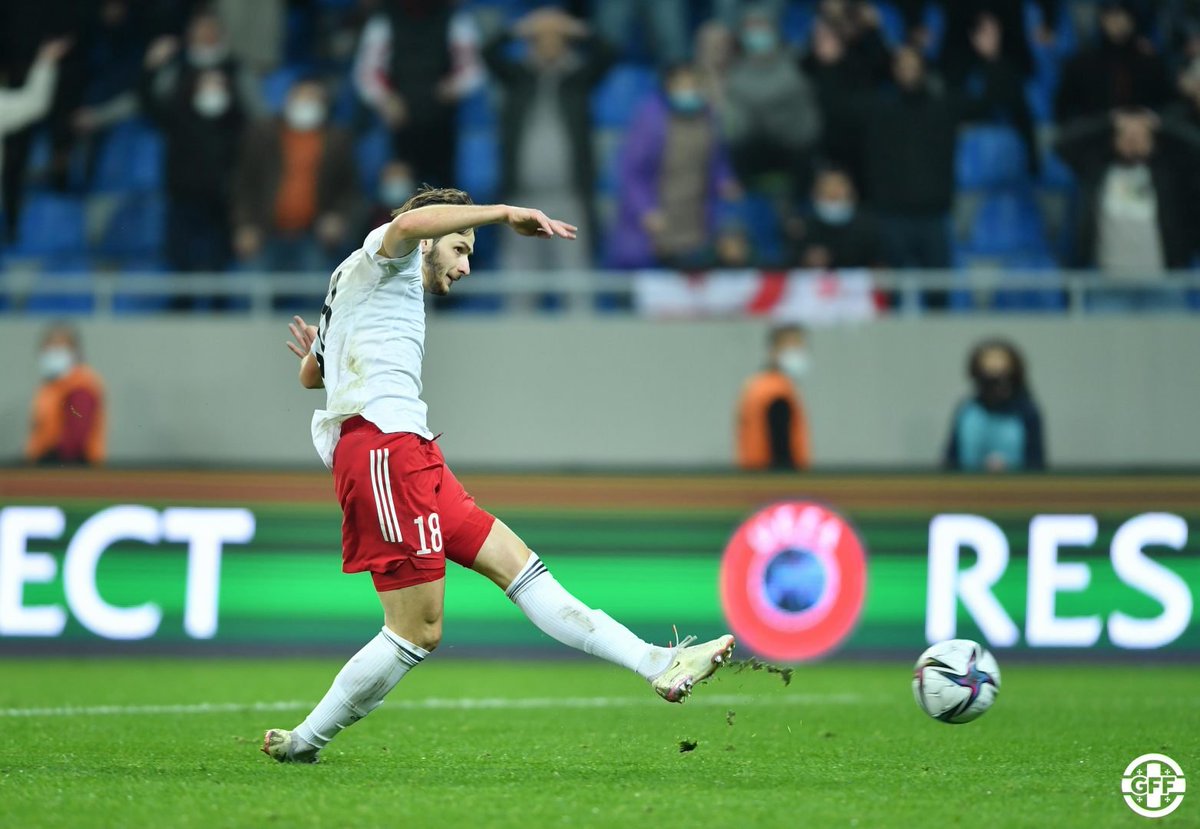GeorgiaGff's tweet photo. ⚽️: 🇬🇪 საქართველო 2⃣-0⃣ შვედეთი 🇸🇪  
⚽️: 🇬🇪 #GFF 2⃣-0⃣ Sweden 🇸🇪 

1⃣... 2⃣... 3⃣... 4⃣....
📷 The anatomy of a goal, Kvara-style! 😍 

#GFF #GEOSWE https://t.co/7M5uJ4TXns