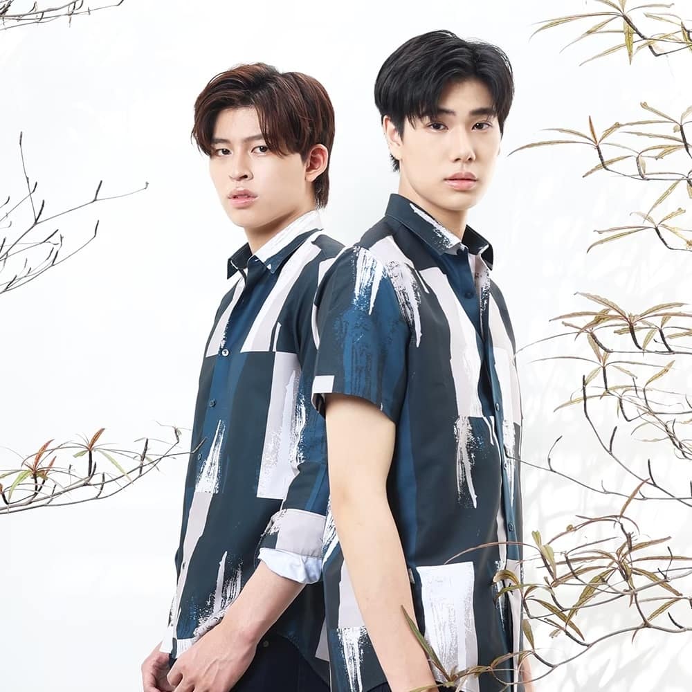 GuyLarocheMen's tweet photo. Guy Laroche 🔲◾◻️
ไม่ว่าจะลุค ไหนๆ
ก็หล่อทุกลุค 😎
"Look Guy Look Good"
@phuwintang 
@ppnaravit
#GuyLarochemenswear 
#GuylarochexPondPhuwin 
#lookguylookgood 
#หล่อดูดี #fashionstyle 
#pondphuwin #phuwintang 
#ppnaravit #ปอนด์ภูวินทร์ https://t.co/USwrJTYntF