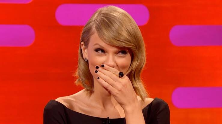 antoniogarciagj's tweet photo. TAYLOR SWIFT VIENDO COMO TODO EL MUNDO Y SPOTIFY COLAPSAN CON LA REGRABACIÓN DE UN ÁLBUM QUE FUE LANZADO HACE NUEVE AÑOS #RedTaylorsVersion https://t.co/tE9xMzCW9c