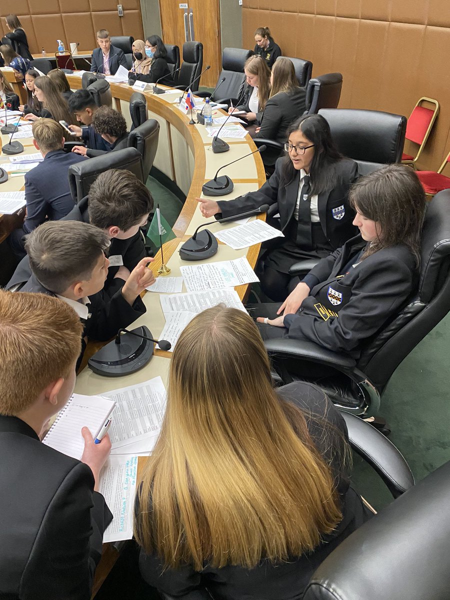 Geog_pha's tweet photo. Our year 9 Geographers taking on the negotiations representing Saudi Arabia 🇸🇦 and Japan 🇯🇵 at the mock COP26  conference. Thank you @InterClimate #ClimateCrisis #COP26 #COP26Glasgow #ClimateEmergency  #FutureLeaders     #proudteacher https://t.co/dkJSww5wvf