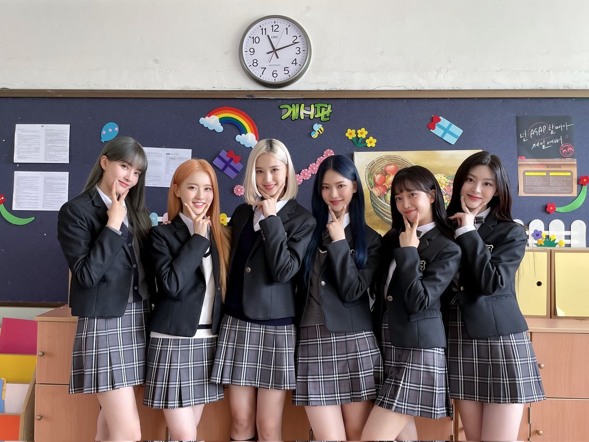 suminstc's tweet photo. it's been a year since we've been together as stayc and I'm still here for you guys. may we stay healthy and happy, happy one year to us!
#스테이씨와_함께한_스윗한_1년
#OneYearSwithSTAYC
#AlwaySWITHStayc https://t.co/FTqX9B9UDk