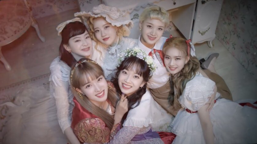 suminstc's tweet photo. it's been a year since we've been together as stayc and I'm still here for you guys. may we stay healthy and happy, happy one year to us!
#스테이씨와_함께한_스윗한_1년
#OneYearSwithSTAYC
#AlwaySWITHStayc https://t.co/FTqX9B9UDk