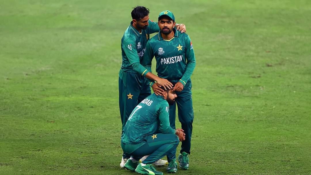 CallmeZeeHaider's tweet photo. Bad day 💔 but we love u guys
#hassan_ali
#standwithhassanali
#Hafeez
#supportpakistanteam https://t.co/7J35ONr0Hh
