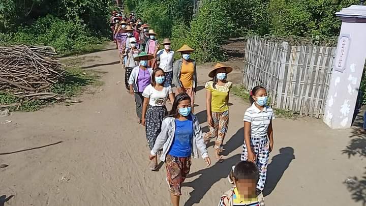 b3rry_y's tweet photo. "With a fire burning in Thantlang will bury the Military  DФG$" Residents in villages of Salingyi and Yinmarpin marched against the military dictatorship.

#WarCrimesOfJunta #Nov12Coup  
#WhatsHappeningInMyanmar https://t.co/WSBUFNurRM
