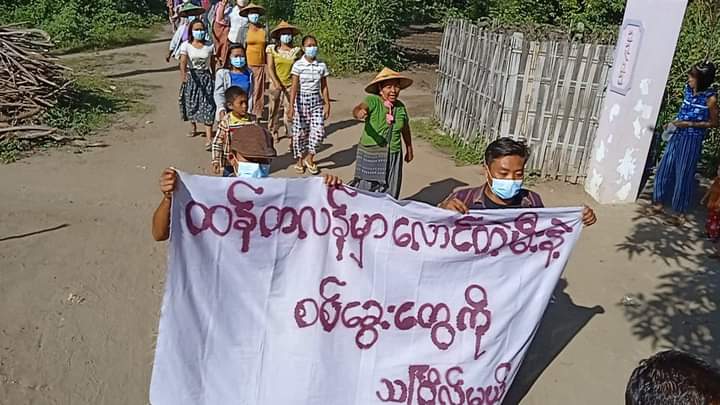 b3rry_y's tweet photo. "With a fire burning in Thantlang will bury the Military  DФG$" Residents in villages of Salingyi and Yinmarpin marched against the military dictatorship.

#WarCrimesOfJunta #Nov12Coup  
#WhatsHappeningInMyanmar https://t.co/WSBUFNurRM