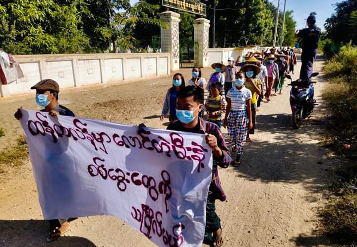b3rry_y's tweet photo. "With a fire burning in Thantlang will bury the Military  DФG$" Residents in villages of Salingyi and Yinmarpin marched against the military dictatorship.

#WarCrimesOfJunta #Nov12Coup  
#WhatsHappeningInMyanmar https://t.co/WSBUFNurRM