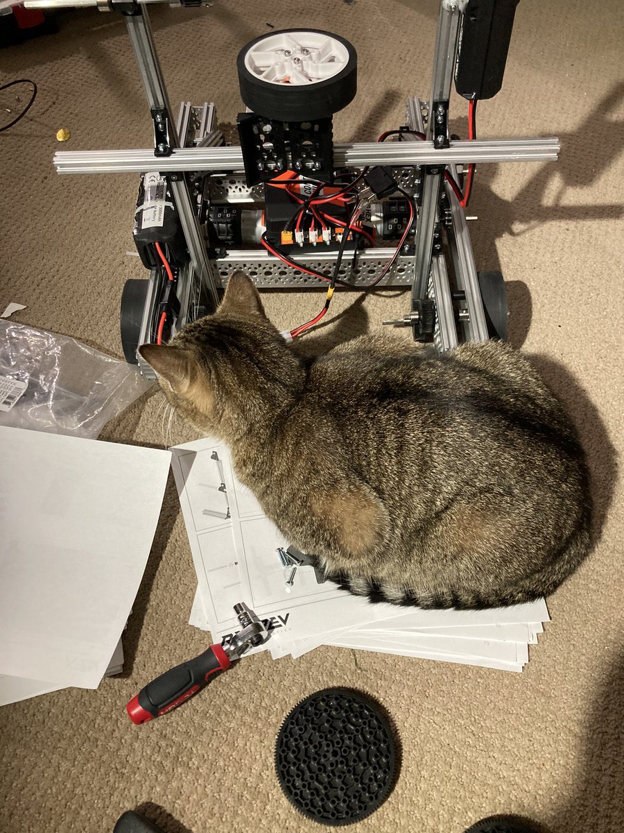FtcGreendale's tweet photo. If it fits, I sits! Everyone wants to #robot! #cat https://t.co/fq6U39bu2j