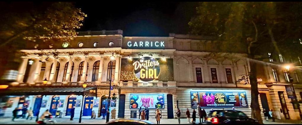 How many Jersey girls you know have a play open in London's West End about their MOTHER? Just our girl <a href="/TinaTreadwell/">Tina Treadwell</a> Congrats 😻