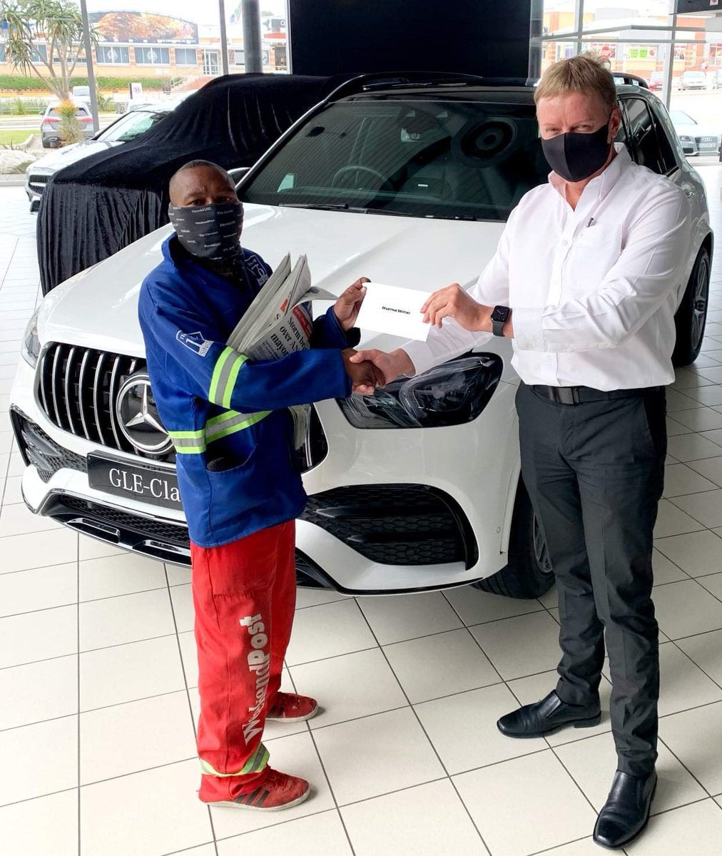 Mercedes-Benz gives Bradley Matthews a reward for stepping in to help with traffic flow during loadshedding on the cnr of William Moffet Expwy & Circular drive 🙌🏾