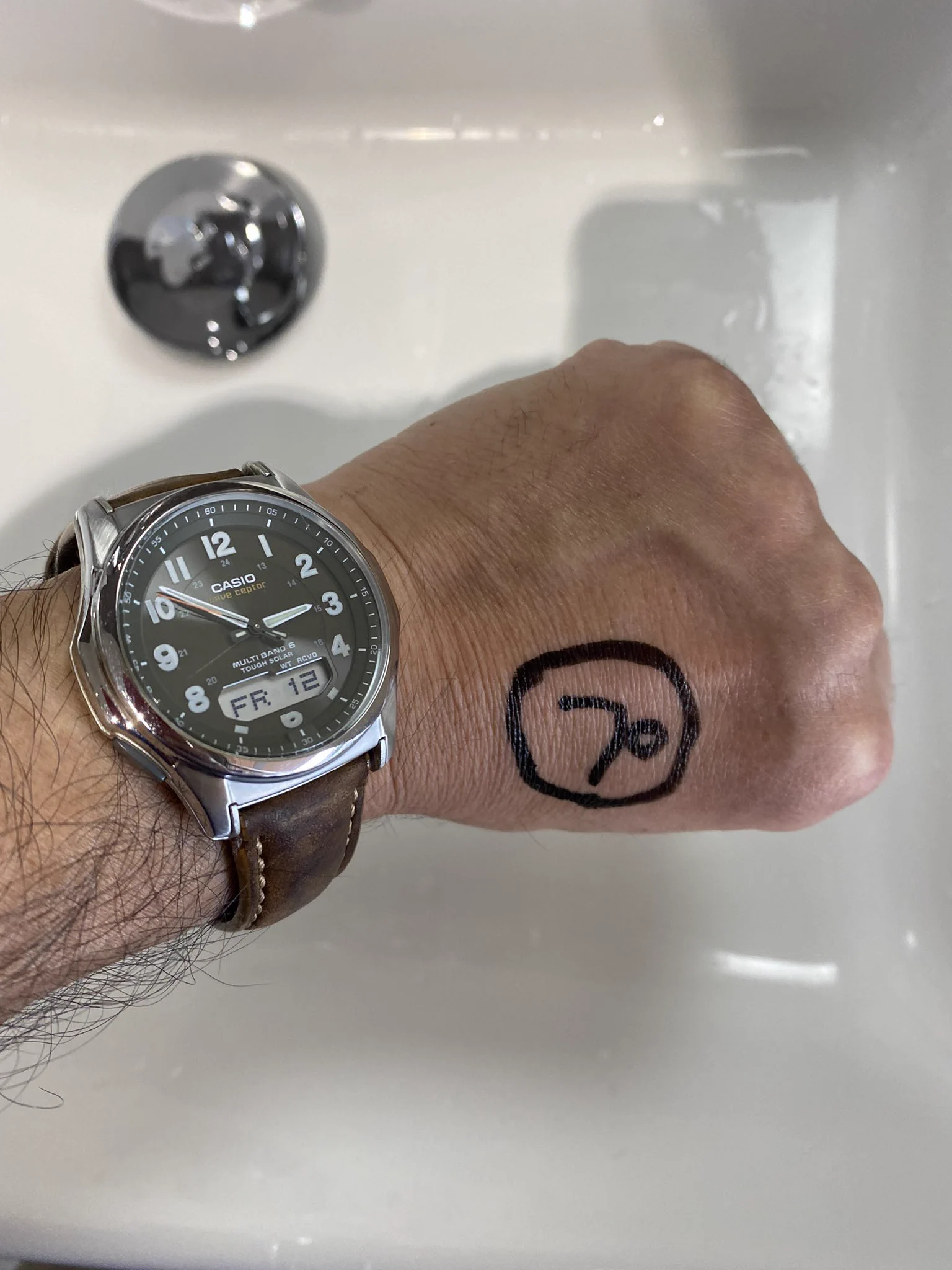 @pentel_pepe 水シャワーで顔の油性マーカーを流すCMのタネ明かし😅
剥離剤か〜 