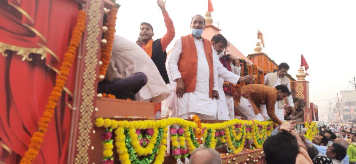 BasoyaInd's tweet photo. आज 109 वर्षो के लंबे इंतजार के पश्चात यशस्वी प्रधानमंत्री मा० @narendramodiजी के अथक प्रयासों से भारत में आई माँ अन्नपूर्णा मूर्ति जो हमारी प्राचीन और सांस्कृतिक धरोहर भी है
इस विशाल शोभायात्रा का अपनी #Super21 @BJYM4GNW टीम के साथ साक्षी बना ।
मां का आशीर्वाद सब पर बना रहे🙏 https://t.co/aUGxND1QLP