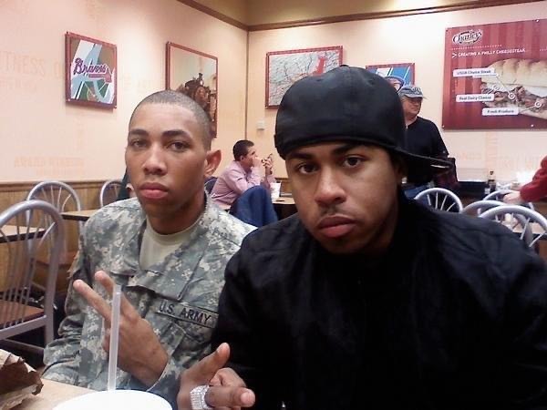 the8020creative's tweet photo. Circa 2008✨
@bobbyvshow and I wish my extended family a Happy Veteran’s Day 🇺🇸 https://t.co/RJuKPOLN9f https://t.co/ZskFo6Ijoz
