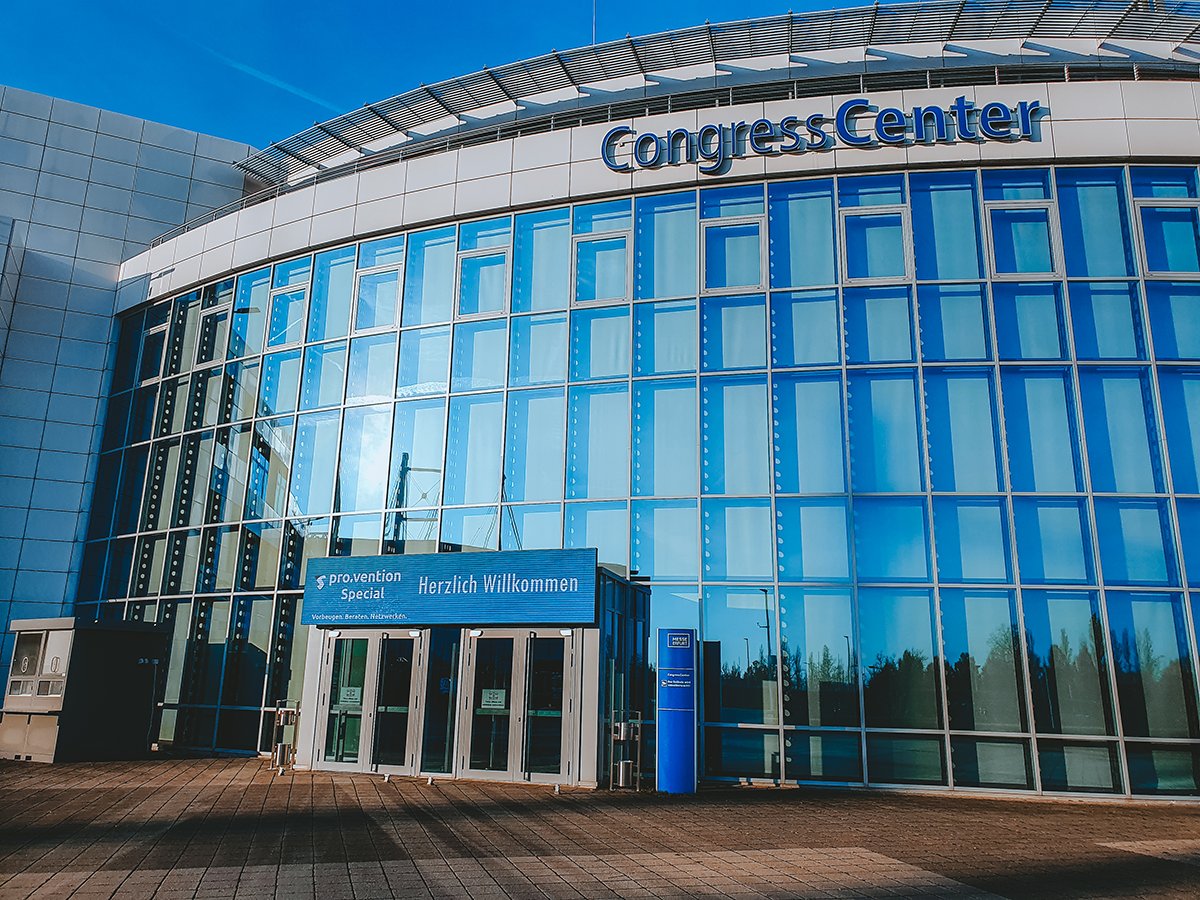 provention_EF's tweet photo. #Erfolgreich: Die Pro.vention Special machte einmal mehr Erfurt zum Zentrum der Anti-Corona-Maßnahmen. Konsens unter den Teilnehmern war, dass das Virus nicht mehr verschwindet. Ganz vorn: Systeme, die Aerosole als Virenträger in der Raumluft eliminieren. https://t.co/DnSGqz204A https://t.co/iAjBks6ndU