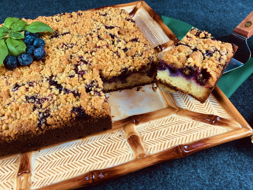 GGoodtaste's tweet photo. Blueberry Lime Crumb Cake is flavored w/ lime; using orange corn grits to make a crumble &amp; is layered w/ blueberries. It’s inspired by @doriegreenspan ‘s Ricotta Cake in #BakingWithDorie - out now - Hear our talk with Dorie &amp; find our version ➡️ https://t.co/ZLvXciWKRj #recipes https://t.co/hiFNyonNOg