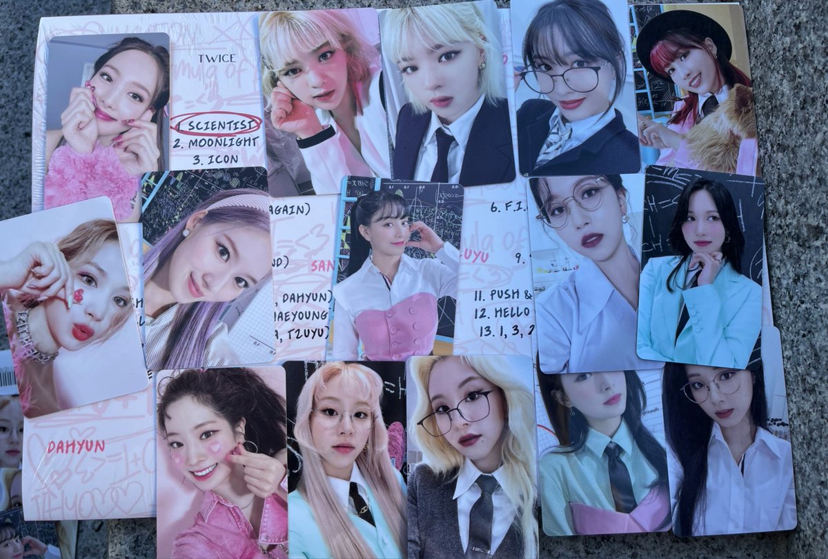 TWICE_LUNE's tweet photo. 럭키드로우 다 못모았엉… 교환 하실분 구해요ㅠㅜ https://t.co/n1Vu6qQe0Q