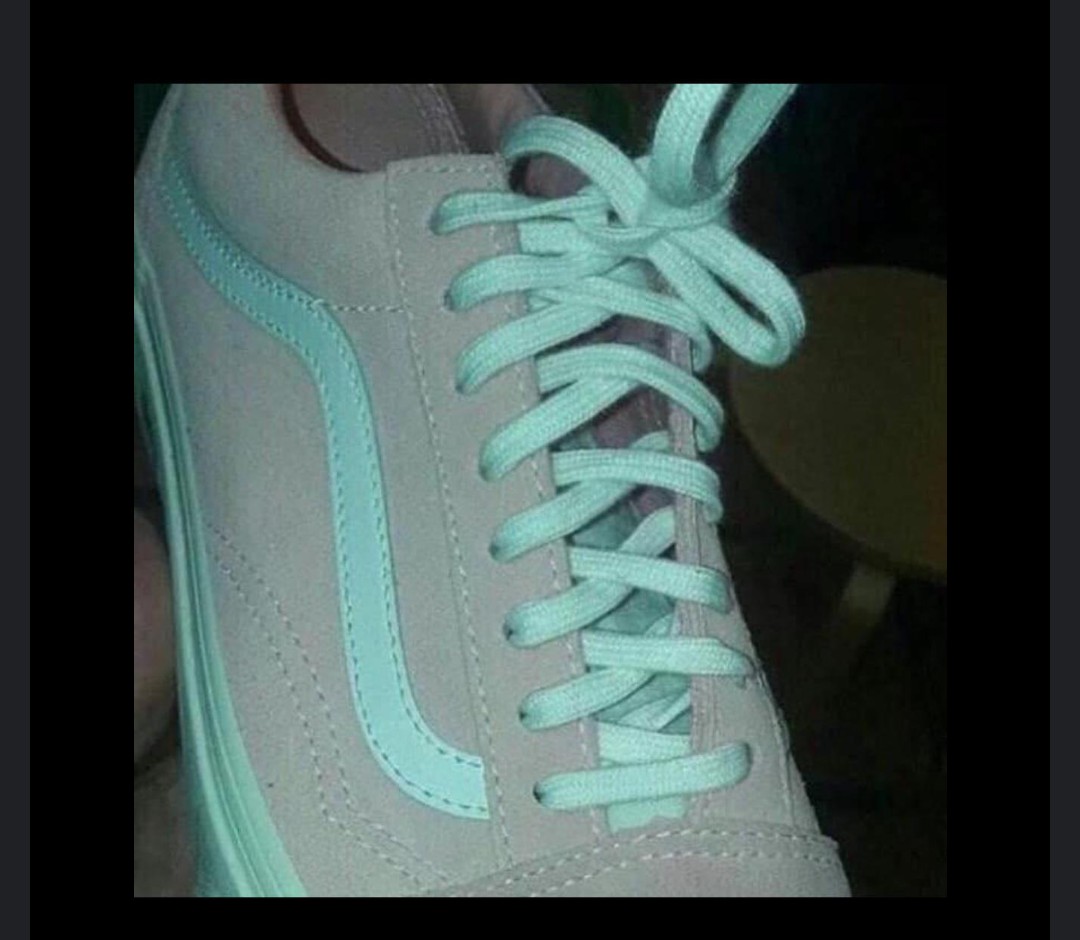 robbjayz's tweet photo. What color please? https://t.co/HYMNSgSTFF