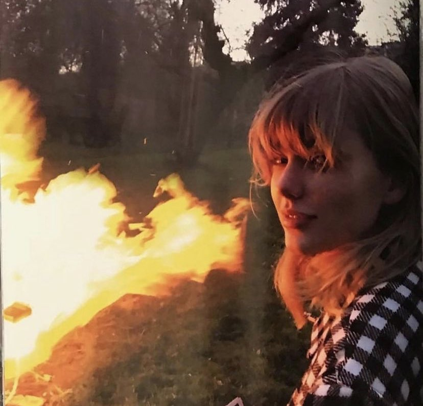 goingvpn_me's tweet photo. Taylor after absolutely tearing apart Jake Gyllenhaal for 10 minutes #RedTaylorsVersion
#JakeGyllenhaal https://t.co/AK6jOYuxuk