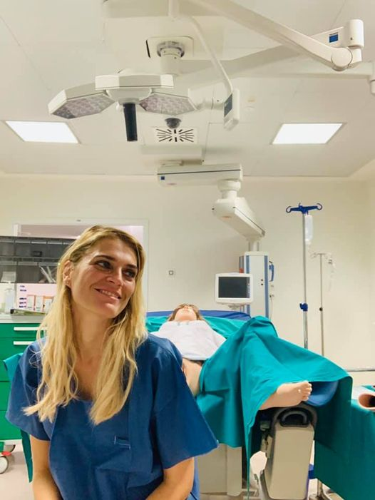 SilviaPonti4's tweet photo. Una è famosa non solo nel mondo dello spettacolo, soprattutto per i livelli di realismo che raggiunge durante le sue interpretazioni.
L'altra è l'attrice Claudia Zanella.
#Simulazione #SimMom 🤣🤣🤣
https://t.co/sLSDP6ANVl https://t.co/GYy8xT55YQ