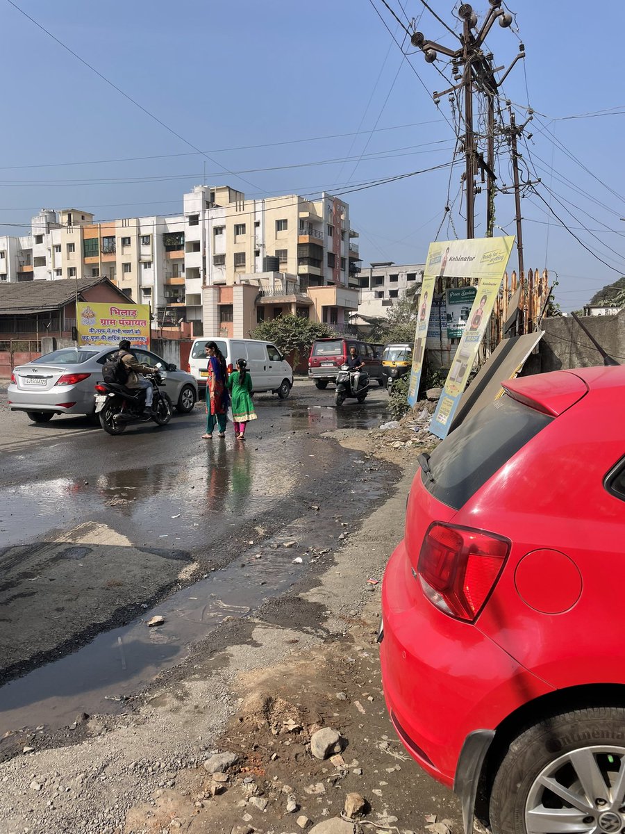 SamratKiniara's tweet photo. Health Risk! Thousand of people including kids walking through the sewege water daily at Three way Junction, Bhilad #healthrisk @collectorvalsad @MoHFW_GUJARAT https://t.co/3wXbnCiLsL