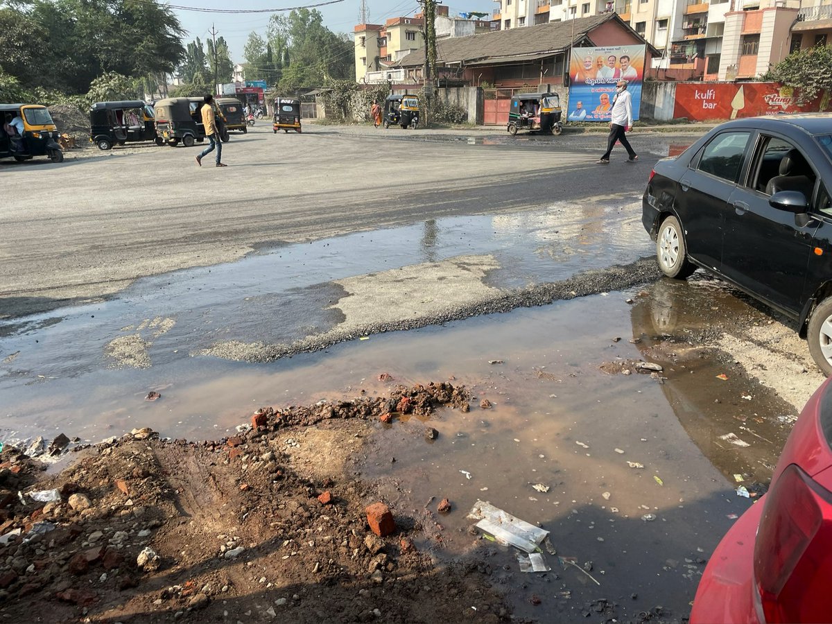 SamratKiniara's tweet photo. Health Risk! Thousand of people including kids walking through the sewege water daily at Three way Junction, Bhilad #healthrisk @collectorvalsad @MoHFW_GUJARAT https://t.co/3wXbnCiLsL