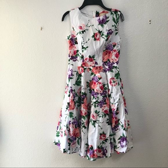 moonsresell's tweet photo. So good I had to share! Check out all the items I'm loving on @Poshmarkapp #poshmark #fashion #style #shopmycloset #gracekarin #bananarepublic #jessicasimpson: https://t.co/ElC3c7DyOb https://t.co/4PM7INLTCz