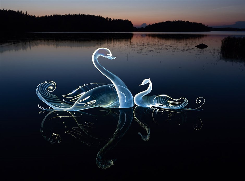 OlympusUK's tweet photo. "For a long time I’ve wanted to find a connection between landscapes and light painting... after I switched camera systems and started using #LiveComposite, all these barriers got so much easier to handle." 

Hannu Huhtamo on #LightPainting https://t.co/ZTtlT1Pcbr #BreakFree https://t.co/7X2TqCl31I