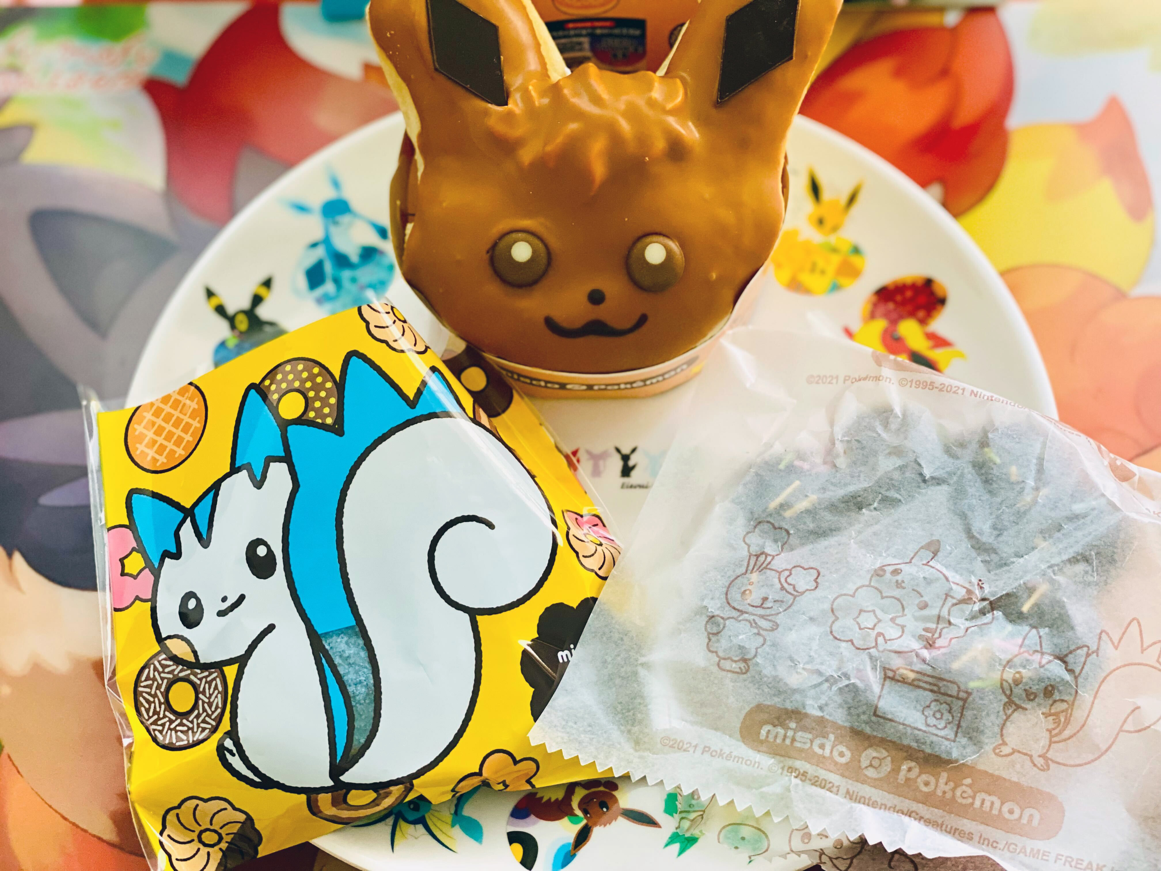 ｖジャンプ編集部 本日発売の ミスド ポケモン ドーナツ のセット買いました 箱のイラストからもうかわいすぎる ふりむきドーナツはパチリスだった 3種の中から1つ選べるグッズは迷いましたが 福袋でおなじみでもあるブランケットに デデンネ