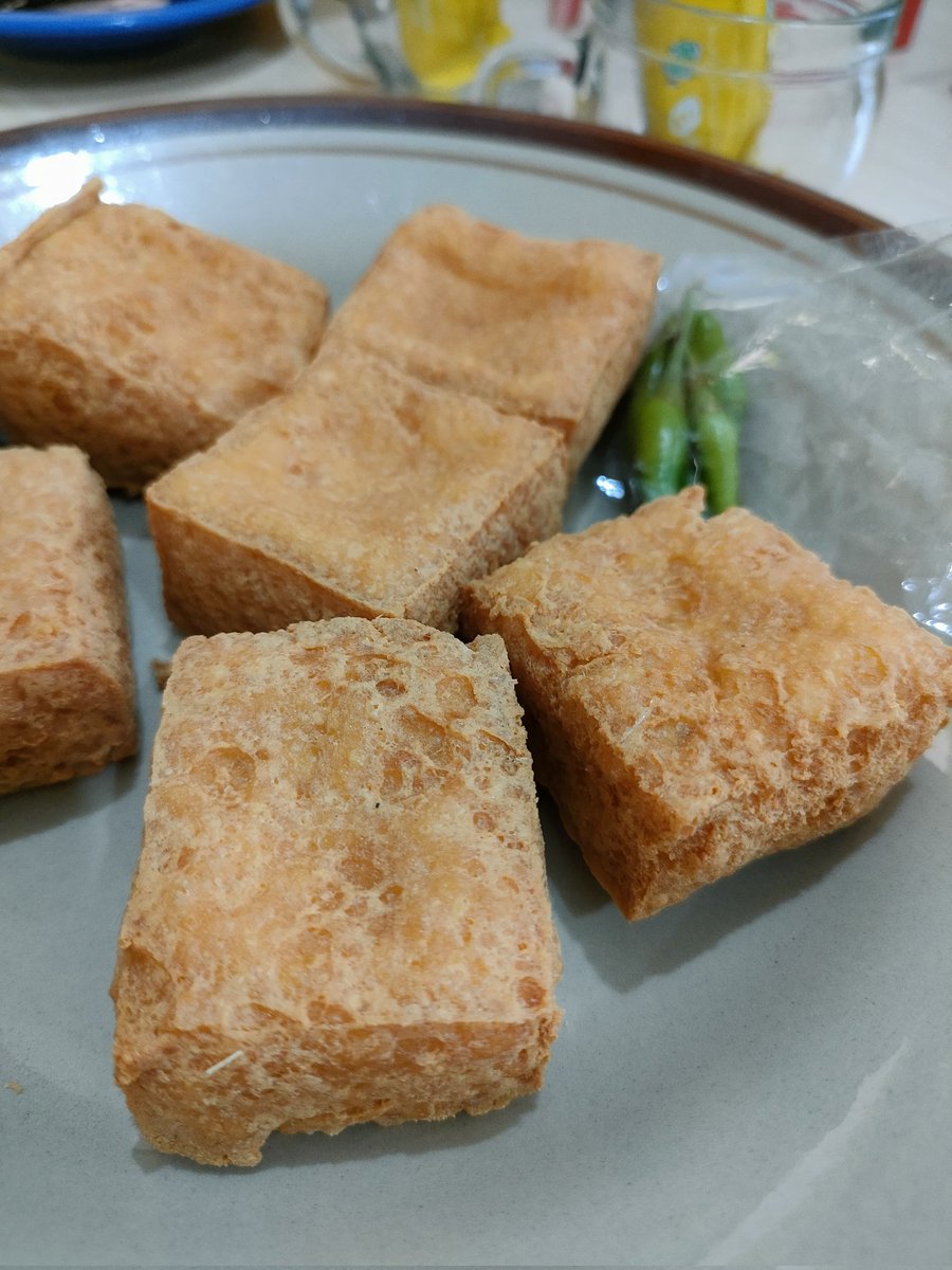 Ujan ujan disodorin tahu plus cabe rawit...berkah silaturahim dijumat berkah