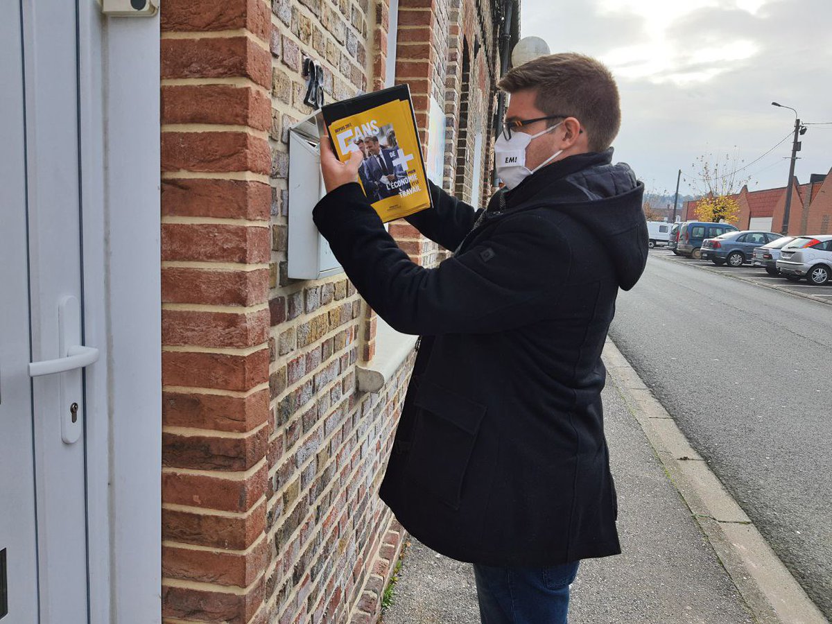 RE_Somme80's tweet photo. ✅ Nouvelle Mobilisation hier à #flixecourt avec Les Jeunes avec Macron 80 et à La République En Marche - Somme !

➡️ Au programme,Tractage, Boitage et Porte a Porte !

➡️ Jusqu’au bout, on ne lâche rien ! 😉 👍💪🏻🤩 👏

#MerciMacron #5ansdeplus #Tousensemble #QuiFeraitMieuxQueLui https://t.co/4kZzfhQ8Ff