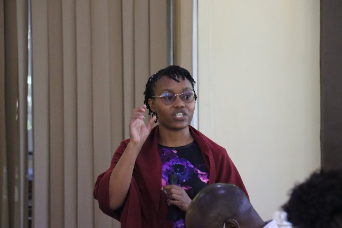 ReliAfrica's tweet photo. Brenda from @tptrust shares with LCT TaRL group members how the organisation is using learning in empowering vulnerable children and families in Kibera slum. #RELILearning https://t.co/Eg8KQPlzZc