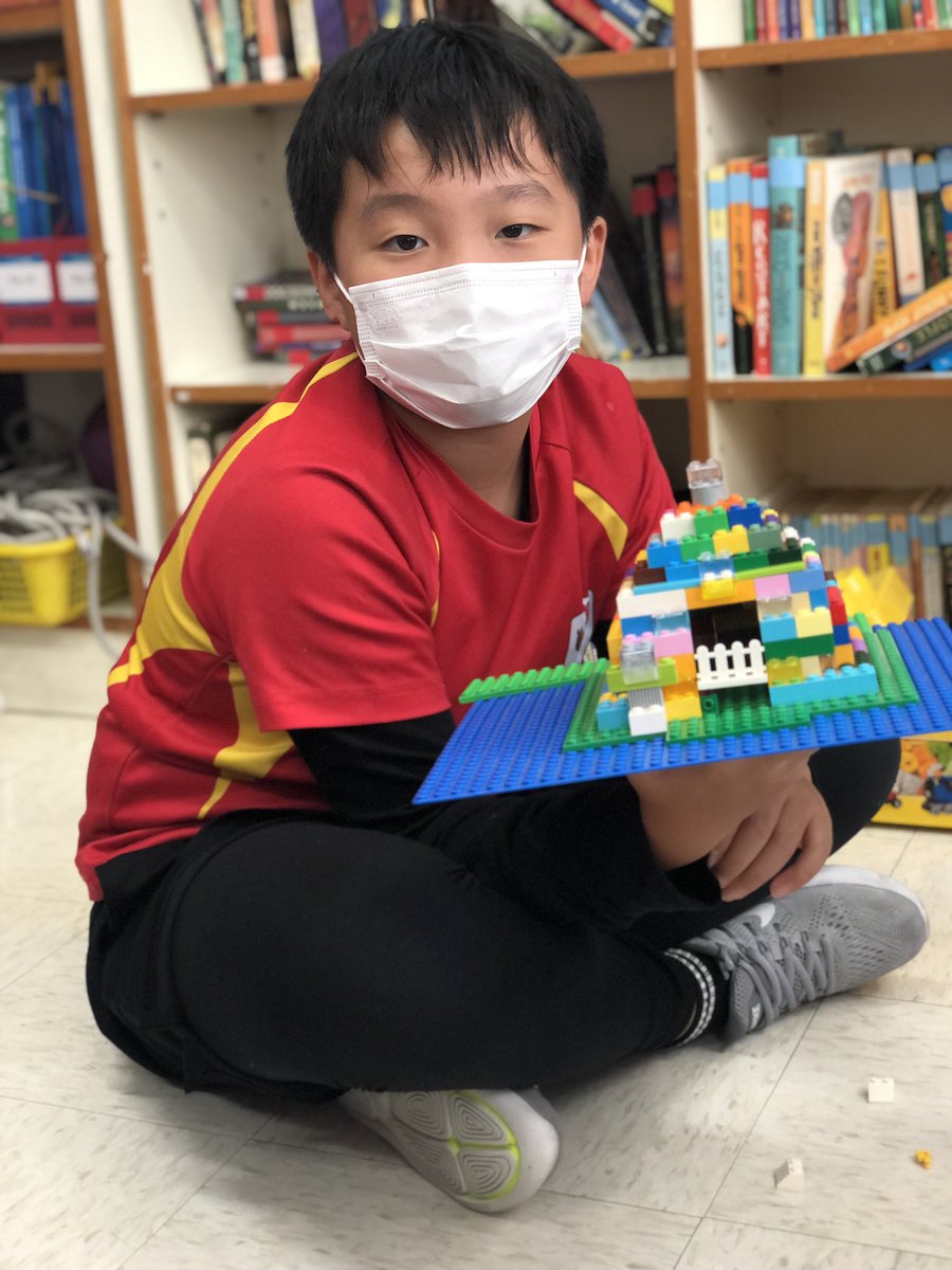 msememories's tweet photo. After designing a home that uses a renewable energy source and conserves energy, 5-1 spent time creating homes using different materials and tech tools. Great to see so many engaged students! @DSC_EDU #conserveenergy #renewableenergy #grade5 https://t.co/lOlkIWYRfC