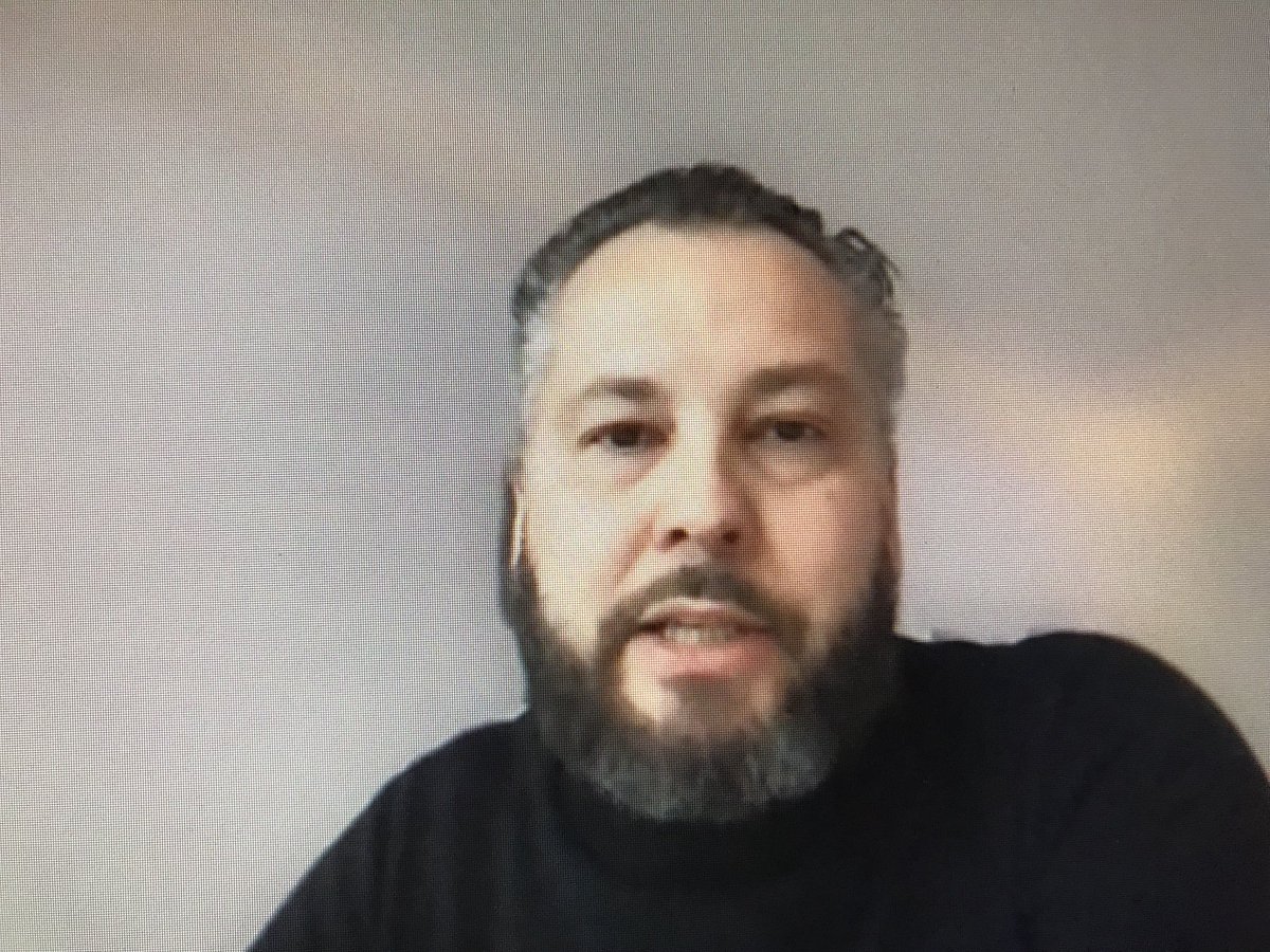 Tujappi's tweet image. Julkinen sektori kilpailee kyvykkyyksistä yksityisen sektorin ja kv-järjestöjen kanssa - ja häviää! Miten voisimme uudistua, emmekä jämähtää ja kapea-alaistua työtehtävissämme? ⁦@mikko_wennberg⁩ #sitralab