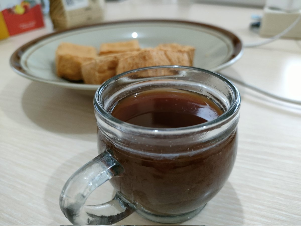 Makin betah krn ditambah sama aer jahe anget..😍😍😍