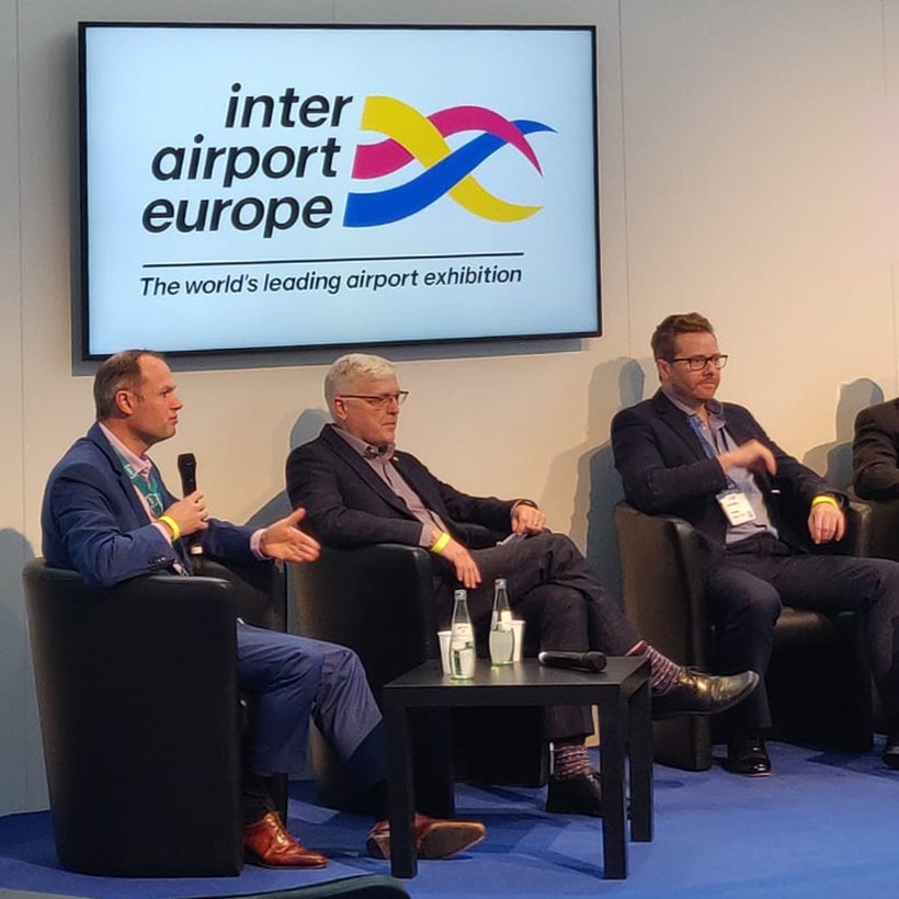 PADS4_'s tweet photo. ✈️Our expert Bjørn @PADSXPERT in action during the "Meet the experts" seminar at the @interairport 

#PADS4 #FIDS #interairporteurope https://t.co/mFLwmhaNhM