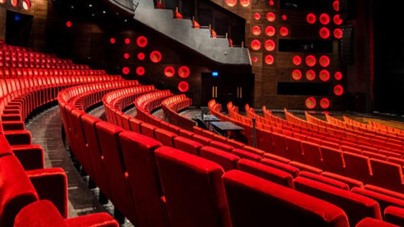 Bureau8080's tweet photo. #Radio 4 schijnt haar licht deze 'Podium-klimaatweek' op het verduurzamen van de (klassieke) muziek. @RemcoWagemakers sprak op @radio4_rne  over de stappen die het @Wilminktheater  en Muziekcentrum Enschede al zetten. Terugluisteren: https://t.co/yid7eXu2Js https://t.co/M4MwXDSDJf