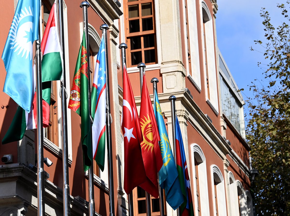 250 yıl geri gitseniz ABD'liyi,900yıl geri gitseniz  Rusu,1200yıl geri gitseniz İngilizi,2000yıl geri gitseniz Almanı bulamazsınız
Tarihde ne kadar geri giderseniz gidin TÜRK'e rastlarsınız!
CB <a href="/RTErdogan/">Recep Tayyip Erdoğan</a> Türk Konseyi Genel Sek.binasının açılışını yaptı 
 #BizBirlikteDahaGüçlüyüz