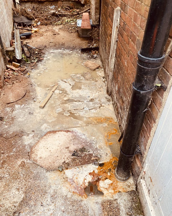 A case we’re working on, on behalf of <a href="/AnglianWater/">Anglian Water</a>👇🏼

This is a blockage caused by a food business discharging fat, oils, and grease (FOG) into the sewer⚠️

#blockages #hospitality #noncompliance