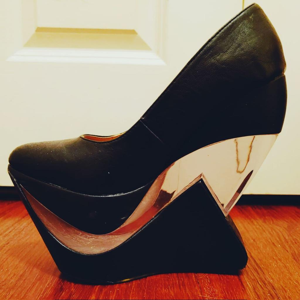 TepaBridge's tweet photo. https://t.co/wvry56Fd4Z
#farenheit
#yvonne 
#wedges 
#crossdresser https://t.co/u13acJ8GP1