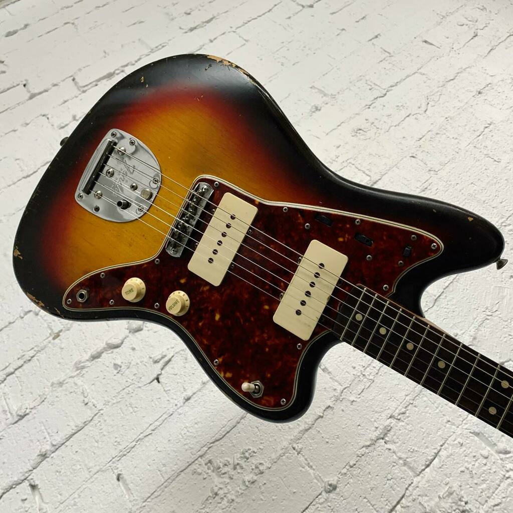foundsound_'s tweet photo. We just gave this ‘61 Jazzy the full hog for its 60th birthday 🐷
Yes! We’re still taking on guitar repairs amidst all the renovation madness here in our new shop! We’re almost ready.. we promise!
#Fender #Jazzmaster
#PreCBS #OffsetGuitars
#🔎🔈 https://t.co/YJV823TMwb https://t.co/I6Q1pYHePY