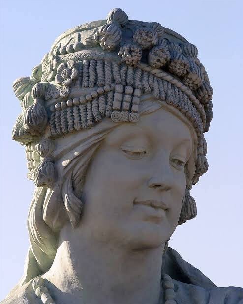 TheKurdss's tweet photo. The Middle East's First Woman Historian ☀️

Mastoureh Ardalan (1805 - 1848) was a Kurdish poet, historian, and writer. https://t.co/EMTjcH7nsn